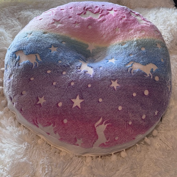 Whimsical 27” Round Cushion Like New - Picture 5 of 6